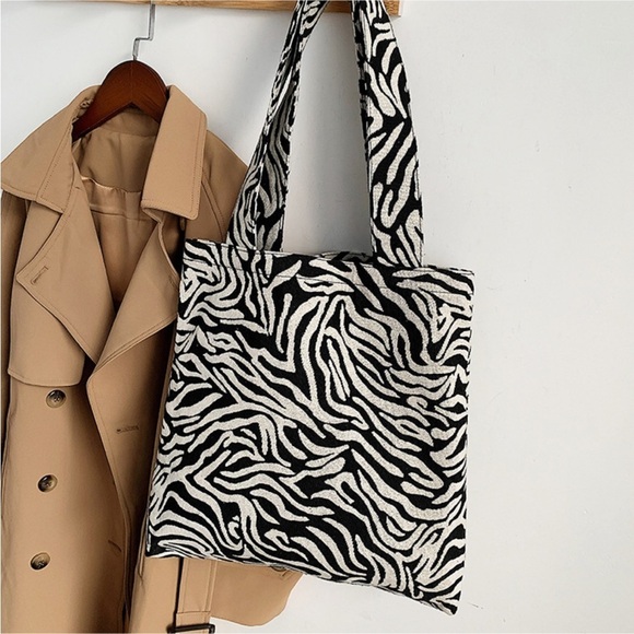 3/$30 LARGE ZEBRA TOTE BAG BLACK WHITE COMMUTER TRAVEL MINIMALIST CHIC FABRIC - Picture 10 of 16